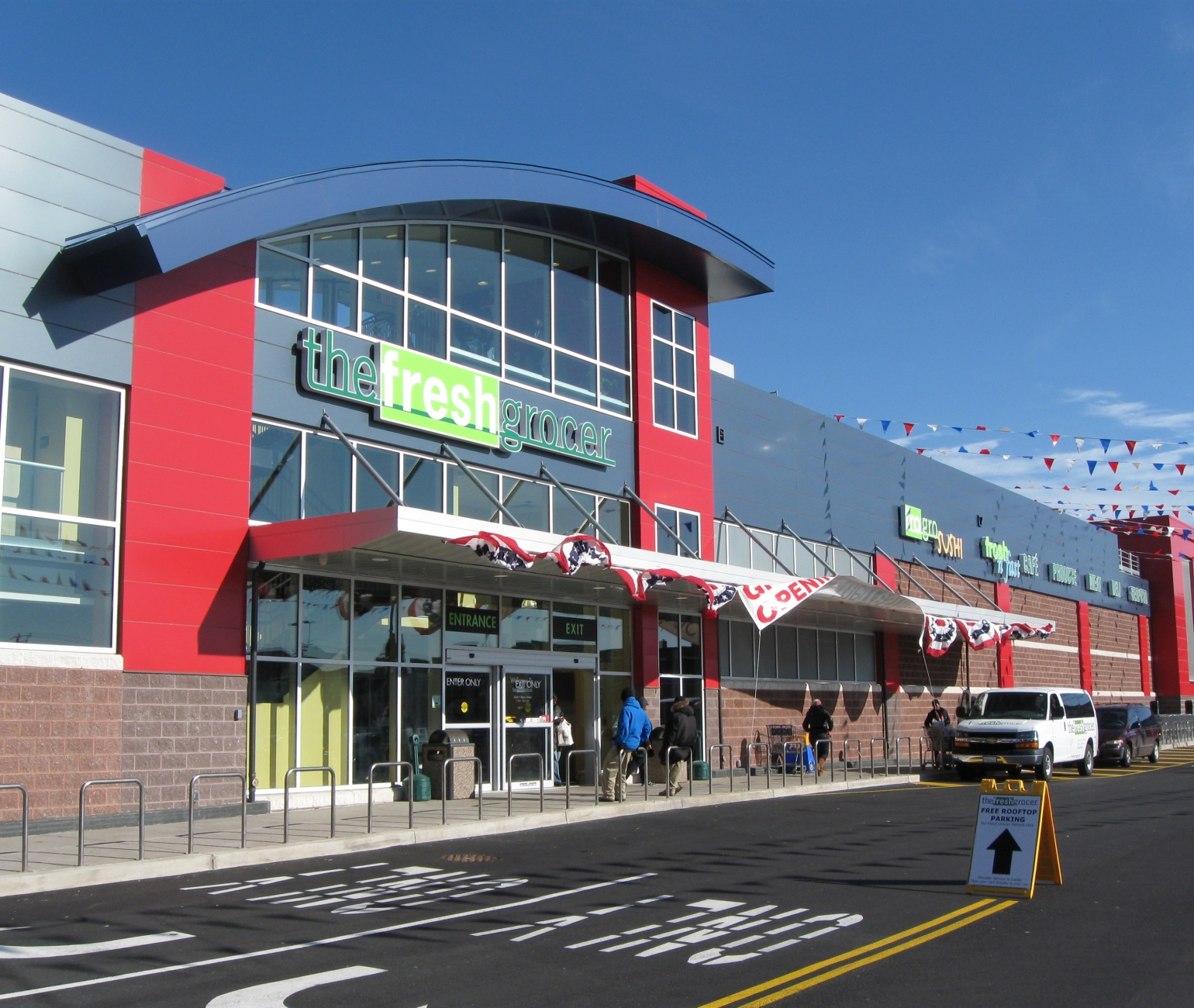 The Fresh Grocer – Progress Plaza